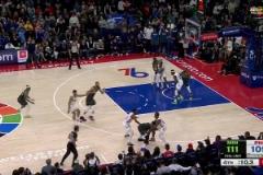 年轻人就是横啊！爱德华兹无视2人包夹 最后10秒天神下凡致胜