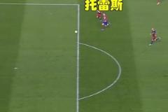 是什么让西蒙斯瞬间变脸？原来是梅西准备上场了！