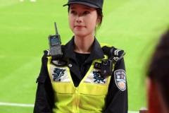 是心动的感觉！上海 “德比”大战赛场上的警花小姐姐