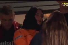 当枪迷？知名美女歌手Dua Lipa现场观战阿森纳vs皇马