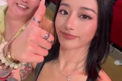 李添荣女友胡玄子给上海队点赞：我爱上海队！