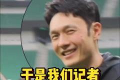 爆笑，青岛西海岸球迷到北京后得知比赛延期，只能喝豆汁消愁