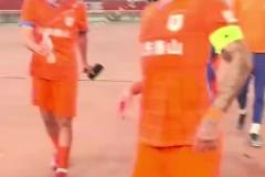 山东泰山队主场大胜深圳，赛后克雷桑却被人背后偷袭了