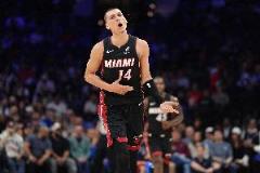 希罗上半场神勇表现8中8砍23分3板3助 三分罚球全命中
