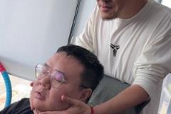 杨毅：吃饱了咱搓一会儿猪猪，又解压又省油儿