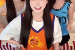 女主播小太阳生娃后回归岗位，备战季后赛了