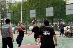 现在的篮球真的越来越看不懂了，大家说说这是走步吗？？？