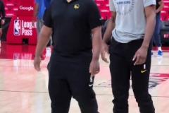 孟超：火勇首战你看好谁！ 勇士训练现场全员狂投三分
