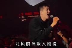 尼克斯G1胜活塞后 球迷在麦迪逊广场花园外大喊法克吹杨