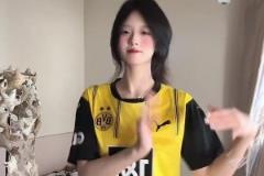 不得不说多特女粉丝真多啊~这小舞跳得真有劲儿