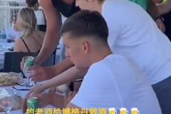 斯波是干啥了这么开心