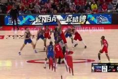 同一起跑线！格林赛后和申京击掌庆祝，库里站在场内久久未离开！