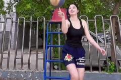 你可能连个女生都打不过！