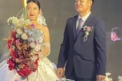 那些松弛的新郎们！东嚼西投南递北拍！其中一位经常打球把