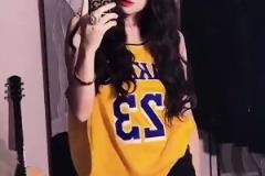 黑丝大长腿！现在女詹密都这么卷了嘛