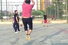 《每个人都有自己喜欢的投篮姿势》