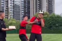 震惊！蓉城内讧，韦世豪场下“欺负”队友