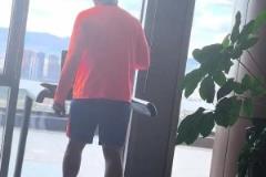 克雷桑因停赛一场，自己在健身房里训练