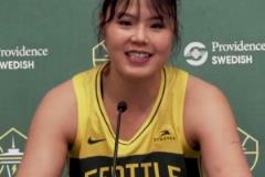 小宝真棒啊！李月汝接受英语采访对答如流毫无压力
