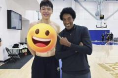 杨瀚森偶遇带儿子训练的皮蓬 训练师向皮蓬介绍：下一个姚明！！