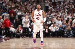 米切尔29中14狂砍43分领9板5助正负+35引领全场