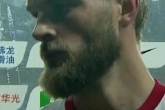 胜利长虹！蓉城赛后与球迷远征军开心合影