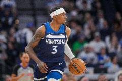 麦克丹尼尔斯8中4砍10分13板 创季后赛篮板新高