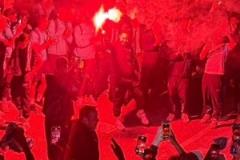 邮报：马赛球迷凌晨4点庆祝欧冠，德泽尔比现身其中