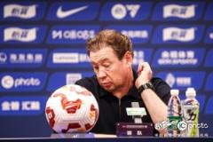 斯卢茨基：主场大连球迷的热情给他留下深刻印象
