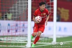 武磊点射助上海海港1-1战平山东泰山