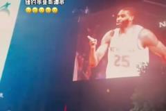大球市的排面！尼克斯晋级东决后 纽约市秒变哥谭市