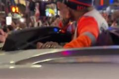 7旬老尼蜜！斯派克-李和全城纽约球迷庆祝尼克斯杀进东决
