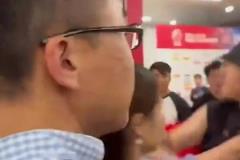 昨日赛后广厦球迷与首钢工作人员发生冲突，有人在冲突中挨了一巴掌