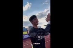 霍深坪赛后致谢广州球迷