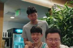 崔永熙惊喜探班杨瀚森：早知道这么多人就把发型整一下了