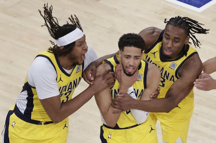 NBA东决G1裁判争议：步行者两次关键漏判险胜尼克斯加时