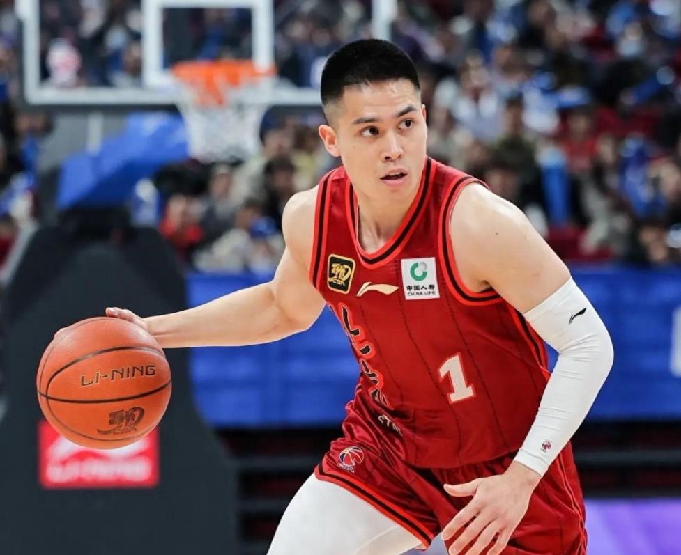 陈盈骏：夏季提升关键在于被包夹时的投篮命中率
