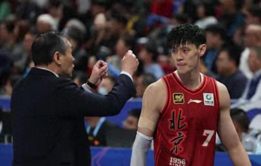 周琦看好曾凡博和杨瀚森NBA前景