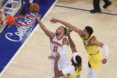 NBA赛事分析：尼克斯客场逆转步行者取得胜利