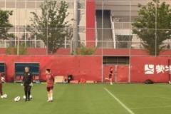 记者：武磊、刘若钒、汪士钦暂未参与国足合练，专注恢复训练