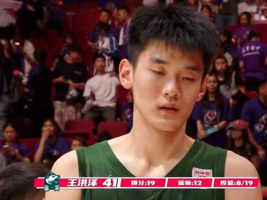 郭艾伦盛赞广东新星：杜锋迎来二飞接班人