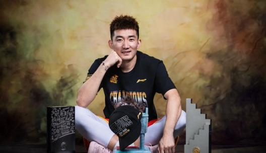 孙铭徽球鞋夺冠争议标语实为拍摄角度所致