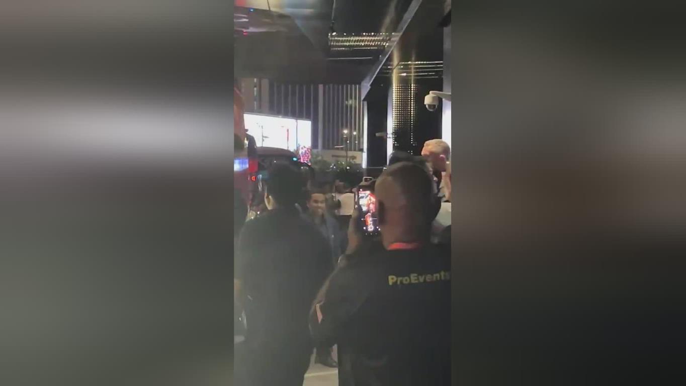 曼联球员启程亚洲行，抵达吉隆坡受当地球迷热烈欢迎