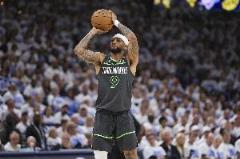 沃克三分8中5空砍23分 拼尽全力成全队最高