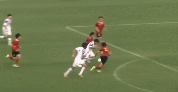 带派！蒯纪闻破门上海1-0领先北京